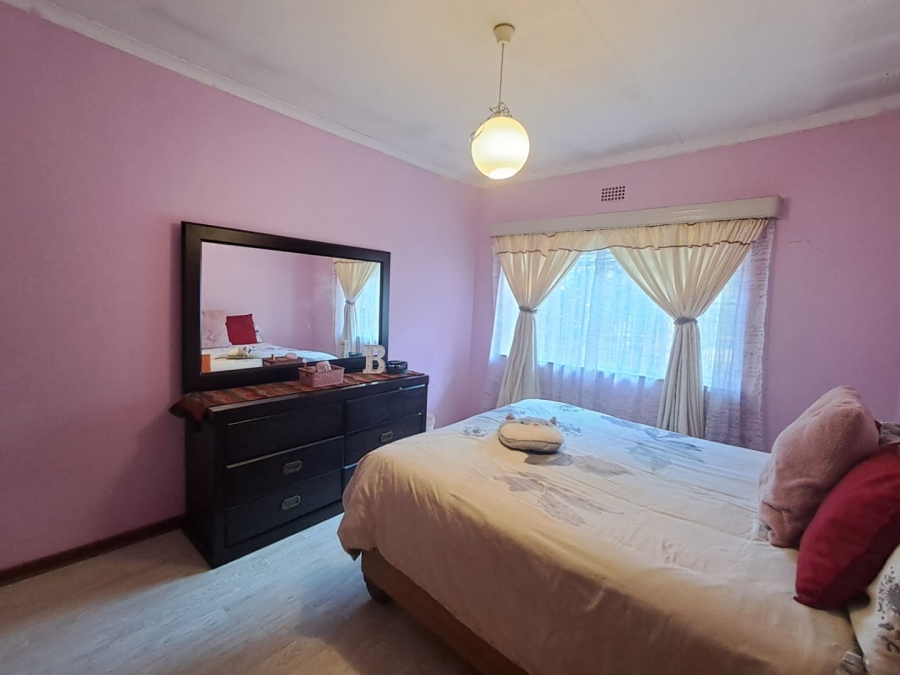 5 Bedroom Property for Sale in Vaalpark Free State